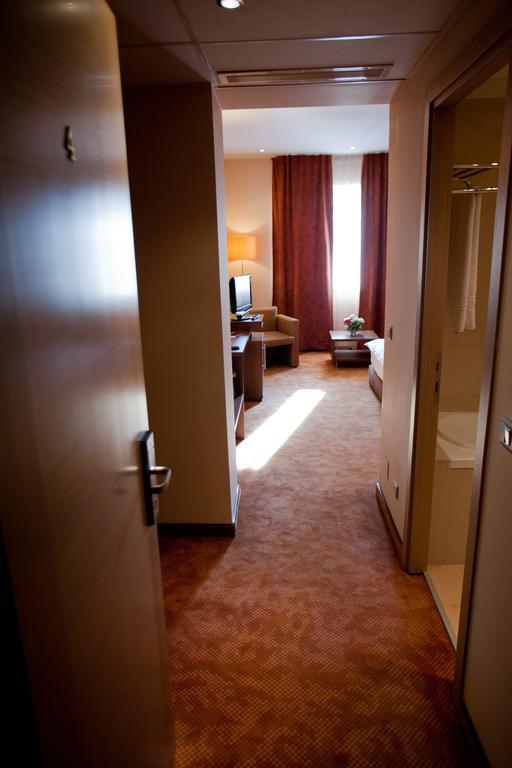 בוקרשט Top Rooms Aparthotel מראה חיצוני תמונה